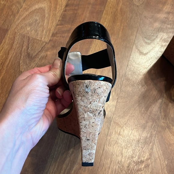 Like new Adrienne Vittadini cork wedges - Picture 6 of 14